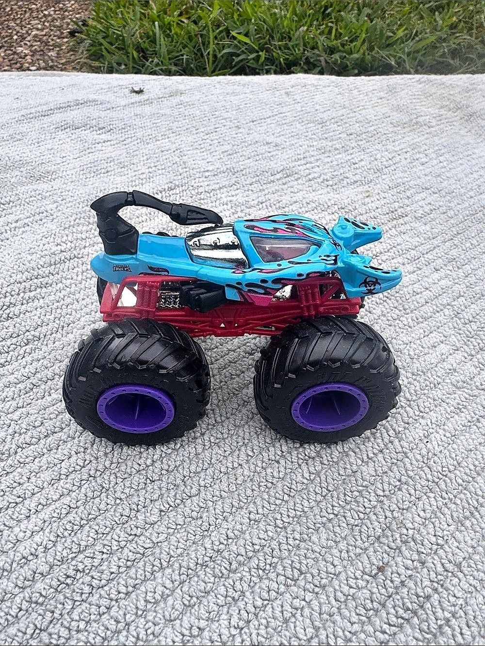Hot Wheels Podium Crasher Monster Truck Blue & Red